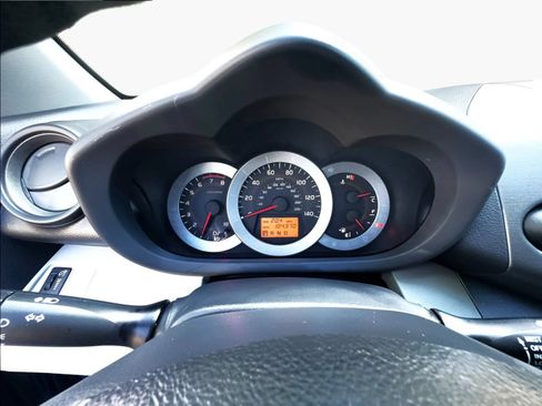 Used 2012 Toyota RAV4 FWD w/ Upgrade Value Pkg image 23
