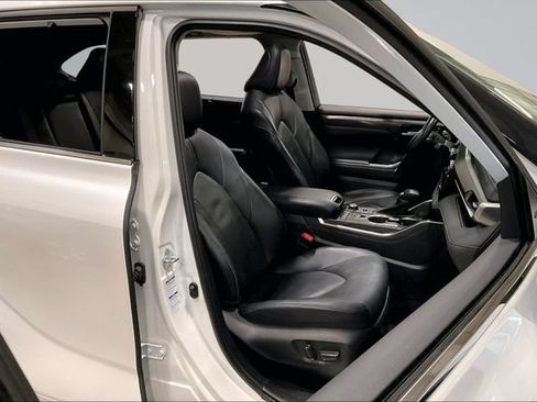 Used 2022 Toyota Highlander Limited AWD/4WD image 9
