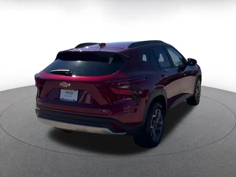 Used 2025 Chevrolet Trax LT image 12