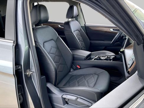 Used 2024 Volkswagen Atlas SE FWD image 9