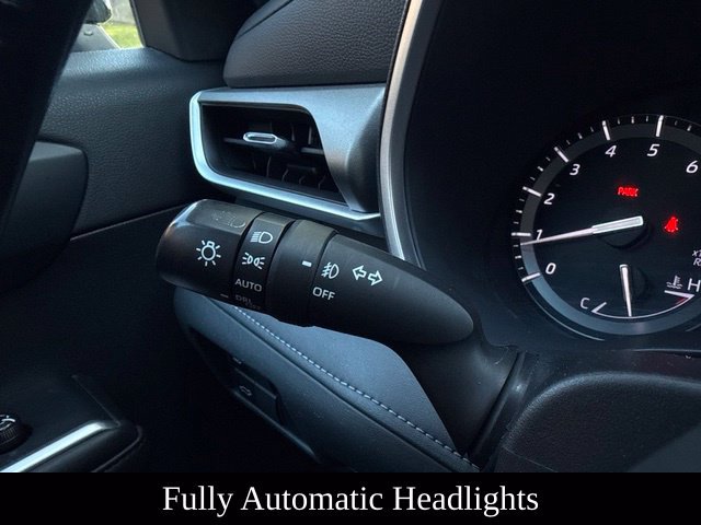 Used 2020 Toyota Highlander XLE AWD/4WD image 28