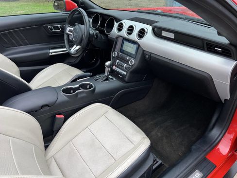 Used 2016 Ford Mustang Premium image 22