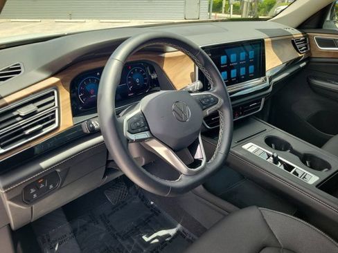 Used 2024 Volkswagen Atlas SE FWD image 17
