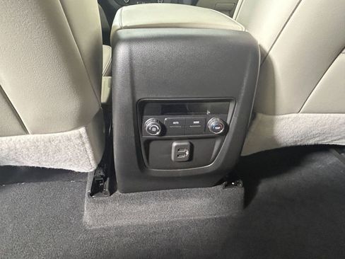 Used 2024 Buick Enclave Essence image 15