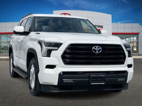 Certified 2023 Toyota Sequoia SR5 w/ SR5 Premium Package AWD/4WD image 1