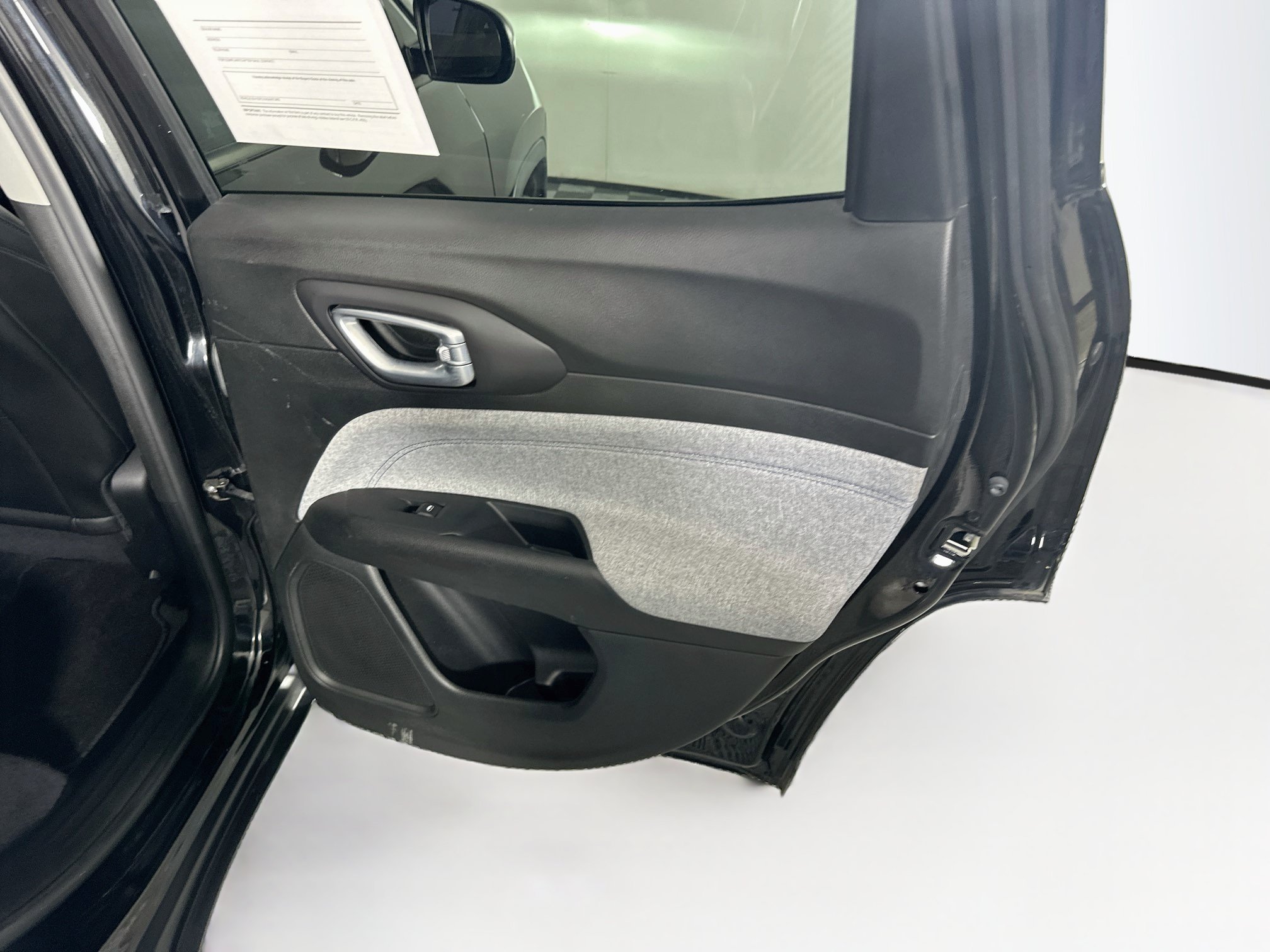 Used 2022 Jeep Compass Latitude FWD image 28