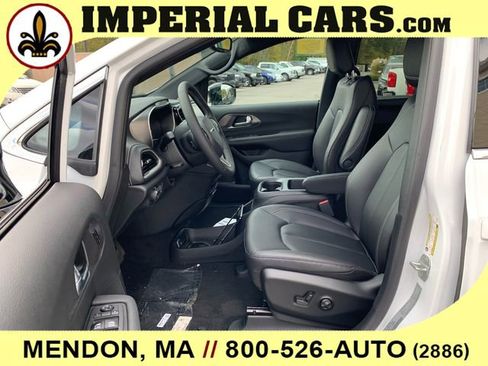 New 2026 Chrysler Pacifica Select image 29
