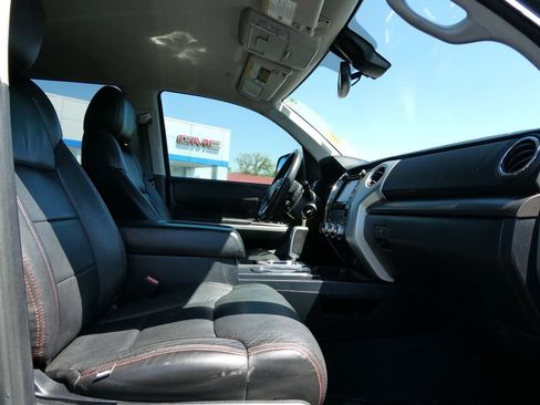 Used 2019 Toyota Tundra SR5 w/ SR5 Upgrade Package AWD/4WD image 11