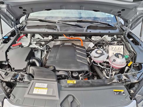 Used 2023 Audi Q5 e Premium w/ Convenience Package image 12