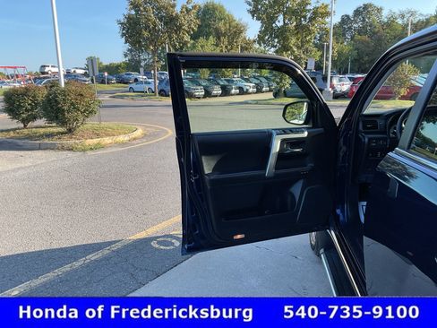 Used 2023 Toyota 4Runner Limited AWD/4WD image 18