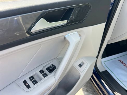 Certified 2024 Volkswagen Tiguan SE w/ Panoramic Sunroof Package FWD image 28