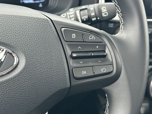 Used 2025 Hyundai Venue SEL image 28