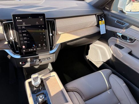 New 2026 Volvo XC90 B6 Ultra image 25