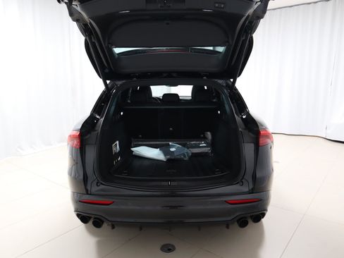 New 2025 Maserati Grecale Modena image 11