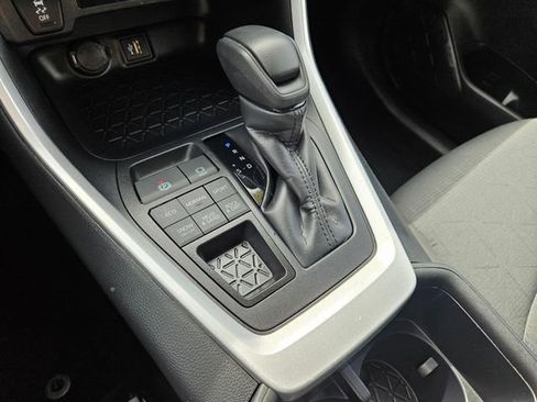 Used 2025 Toyota RAV4 XLE AWD/4WD image 28