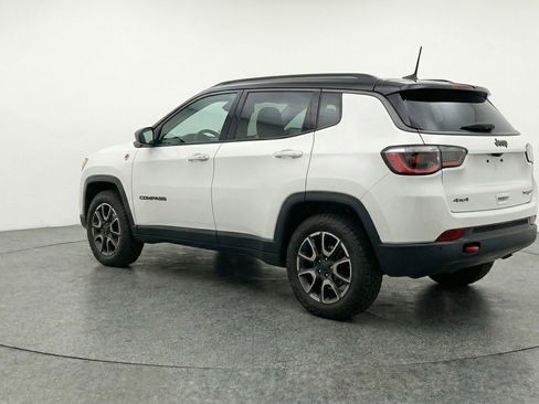 Used 2025 Jeep Compass Trailhawk image 6