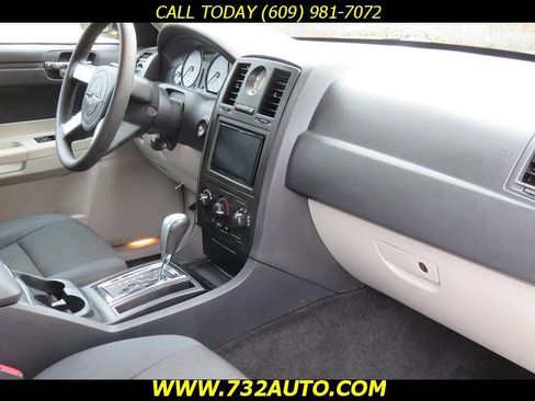 Used 2006 Chrysler 300 Base 4dr Sedan image 6