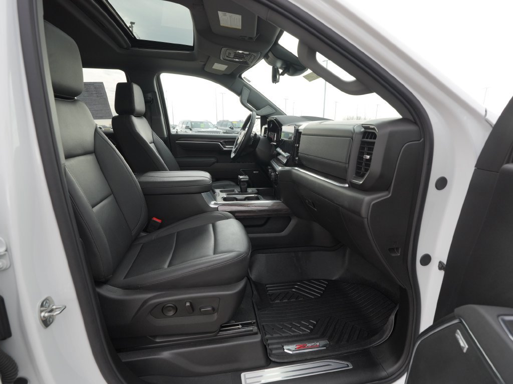 Used 2025 Chevrolet Silverado 1500 LTZ AWD/4WD image 24