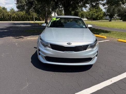 Used 2018 Kia Optima LX FWD image 2