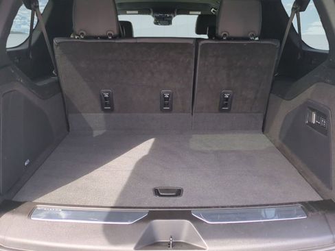 Certified 2025 Cadillac Escalade ESV Luxury RWD image 27
