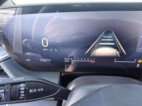 Used 2025 Buick Enclave Preferred FWD image 6