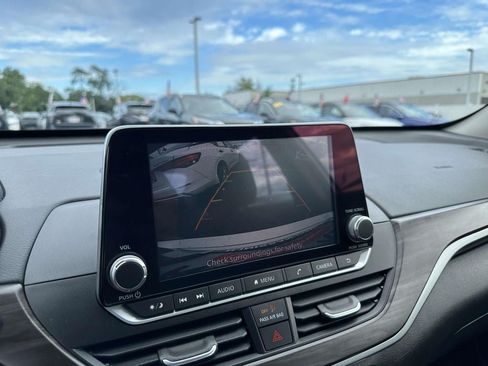 Used 2024 Nissan Altima 2.5 SV FWD image 19