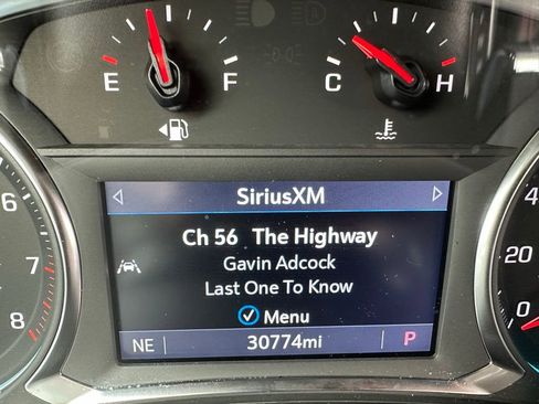 Used 2023 Chevrolet Traverse RS image 5