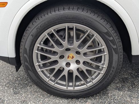 Used 2017 Porsche Cayenne Platinum Edition AWD/4WD image 23