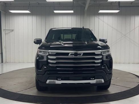 Used 2023 Chevrolet Silverado 1500 High Country w/ Technology Package AWD/4WD image 3