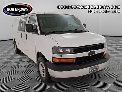 Used 2017 Chevrolet Express 3500 Extended image 1