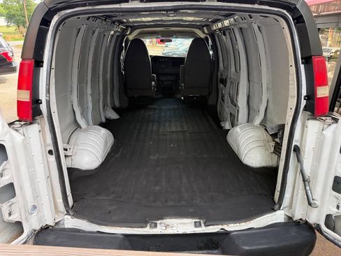 Used 2014 Chevrolet Express 2500 RWD image 12