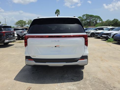 New 2026 Kia Carnival EX FWD image 7