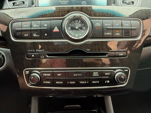 Used 2016 Kia Cadenza Premium FWD image 47