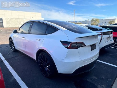 Used 2022 Tesla Model Y Performance image 3