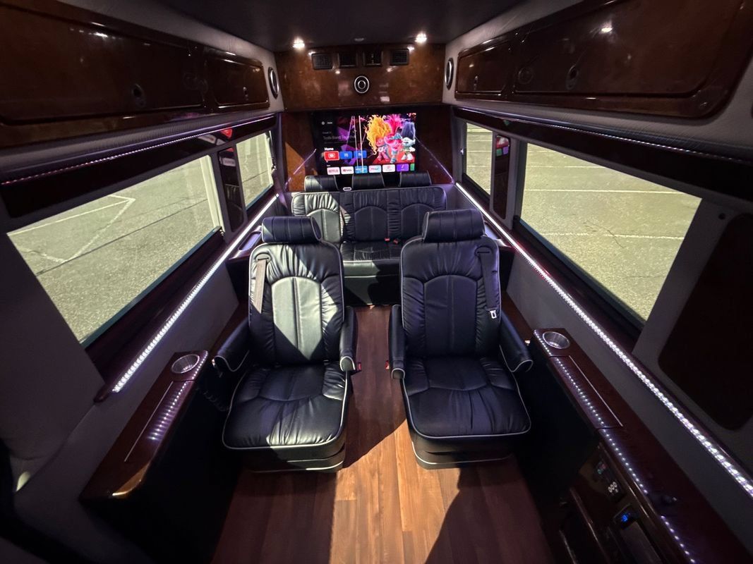 Used 2017 Mercedes-Benz Sprinter 2500 image 28