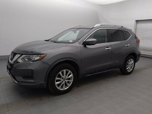 Used 2018 Nissan Rogue SV image 2
