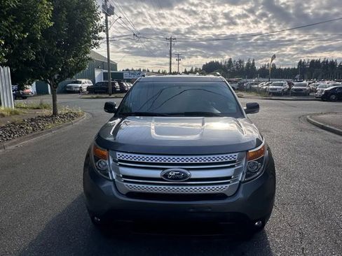 Used 2014 Ford Explorer XLT w/ Equipment Group 202A image 2