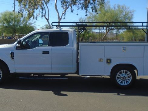 Used 2019 Ford F350 XLT w/ XLT Value Package RWD image 3