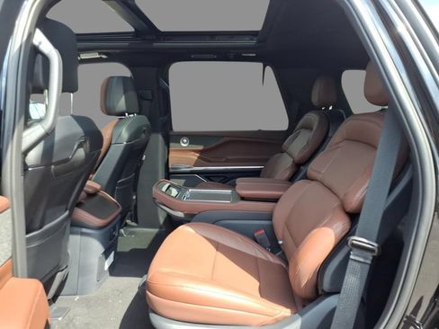 New 2027 Lincoln Navigator Reserve AWD/4WD image 5