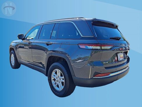 Used 2024 Jeep Grand Cherokee Laredo w/ Luxury Tech Group I AWD/4WD image 11