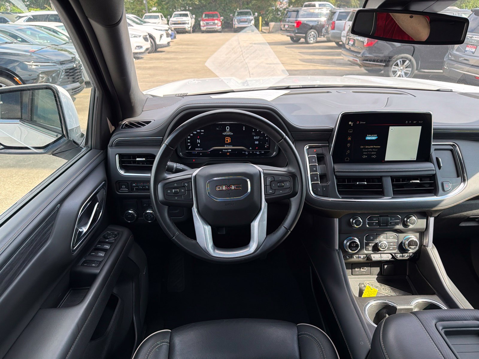 Used 2024 GMC Yukon XL SLT RWD image 11