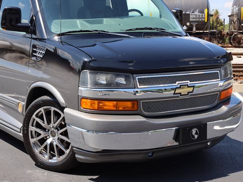 Used 2012 Chevrolet Express 1500 AWD image 3
