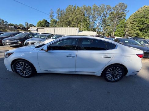 Used 2017 Kia Cadenza Premium w/ Luxury Package FWD image 8