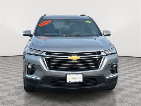 Used 2023 Chevrolet Traverse LT w/ Rear Camera Mirror Package image 2