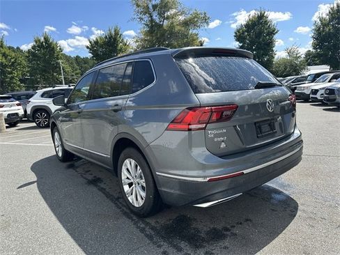 Used 2018 Volkswagen Tiguan SE w/ Panoramic Sunroof Package image 3