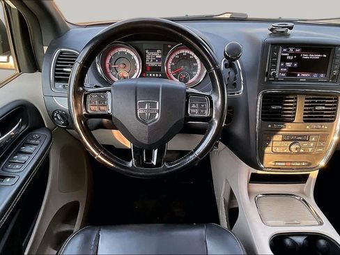 Used 2019 Dodge Grand Caravan SXT w/ Driver Convenience Group FWD image 6