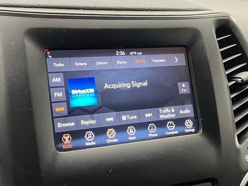 Used 2019 Jeep Cherokee Latitude w/ Popular Appearance Group FWD image 12