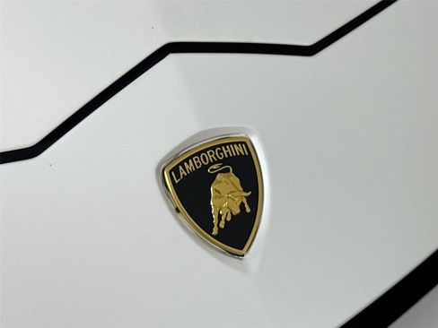 Used 2021 Lamborghini Urus image 36