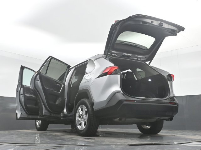 Used 2021 Toyota RAV4 XLE w/ Convenience Package FWD image 57