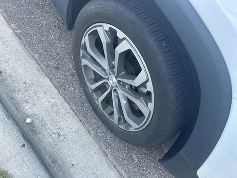 Used 2019 GMC Terrain SLT image 2